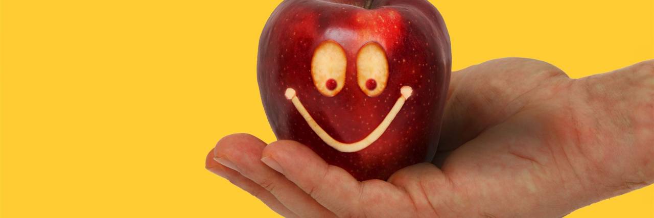 apfel, hand, lächeln, smiley, emotion, erfolg, ich wünsche ihnen erfolg, glück, positiv, grußkarte, ernährung, mahlzeit, obst, vitamine, die gesundheit